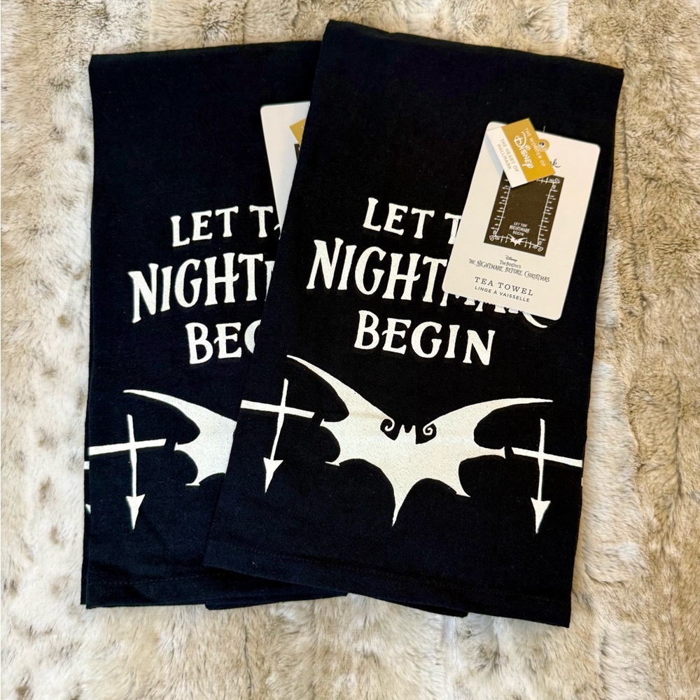 *NWT* Hallmark Black and White Nightmare Before Christmas Tea Towels 2-Pack